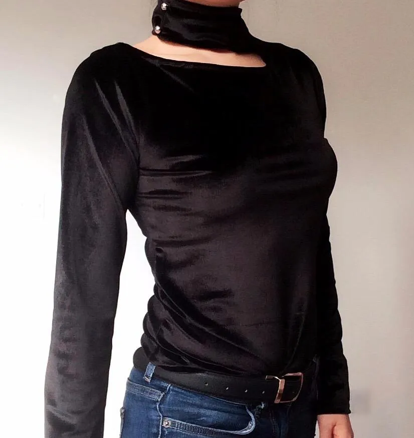 CUT OUT BLACK VELEVT LONG SLEEVES TOP