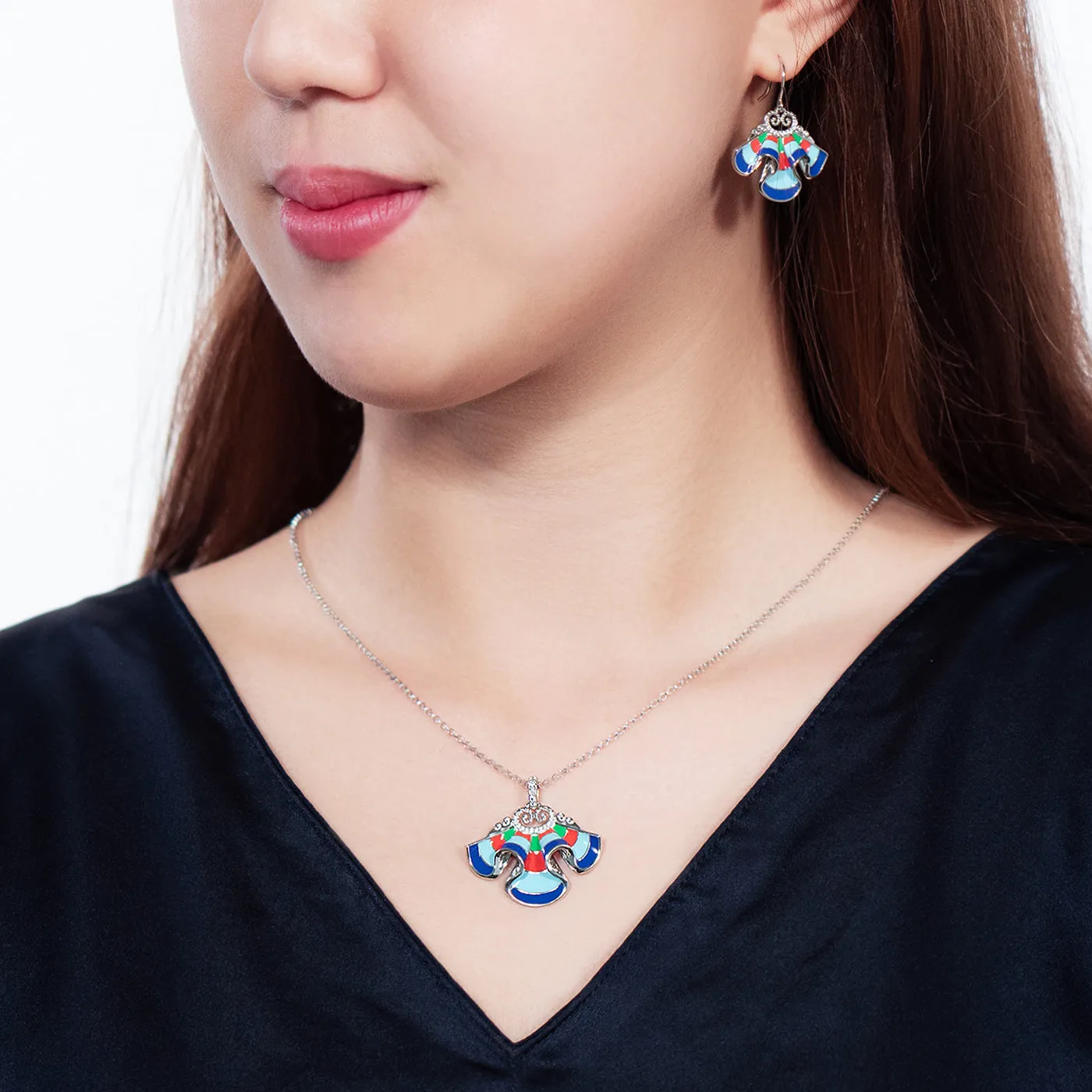 The Elegance of the Yi Necklace - Blue